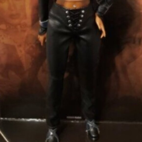 AALIYAH BARBIE DOLL - Picture 2 of 2